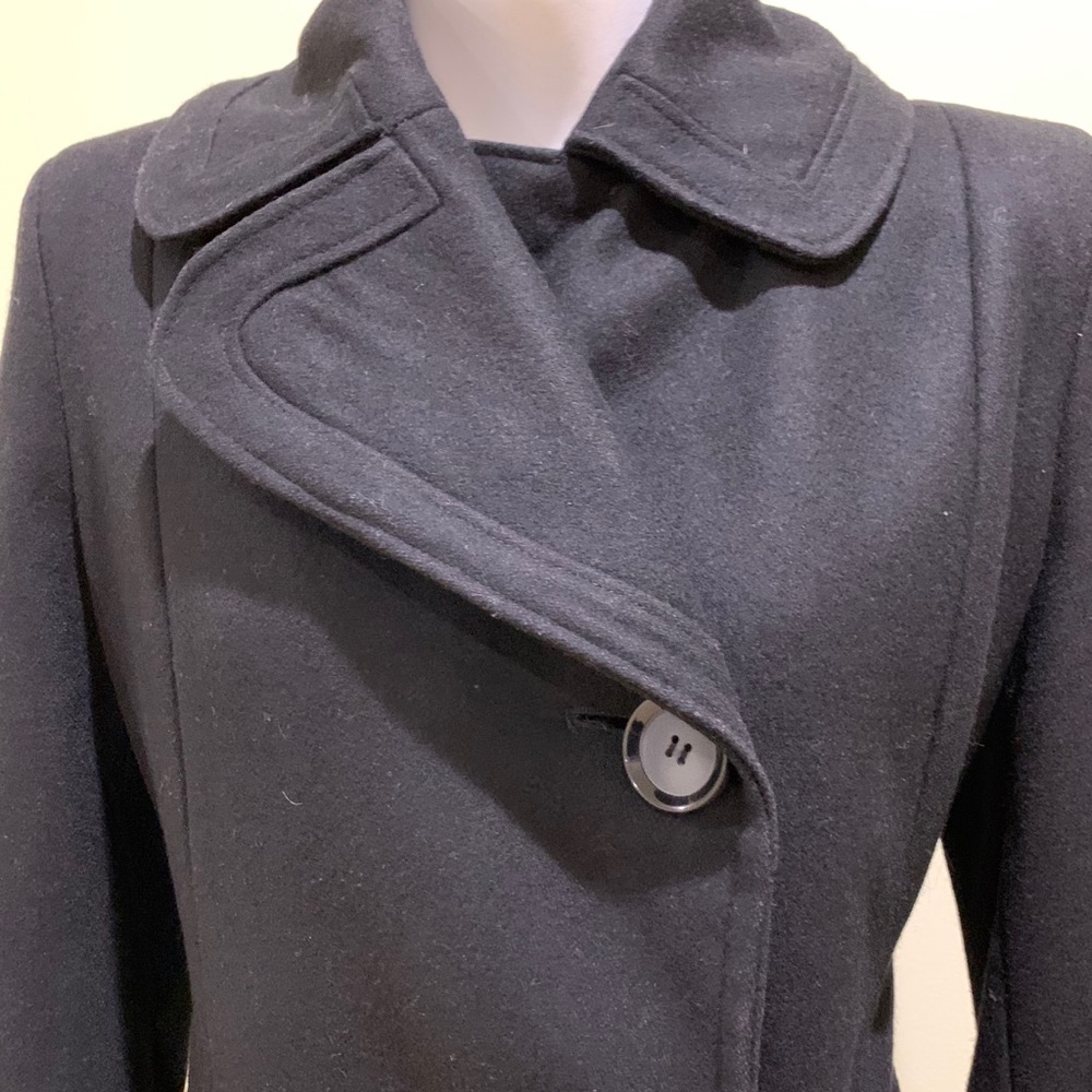 WWomen’s Single-Breasted belted Coat Black -Size 4